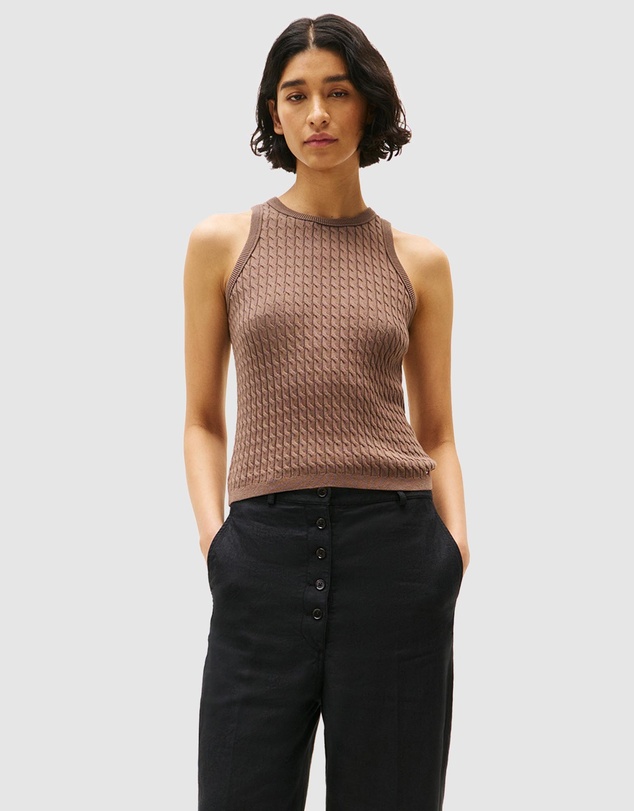Cable Knit Sleeveless Slim Sweater - Hot Coco