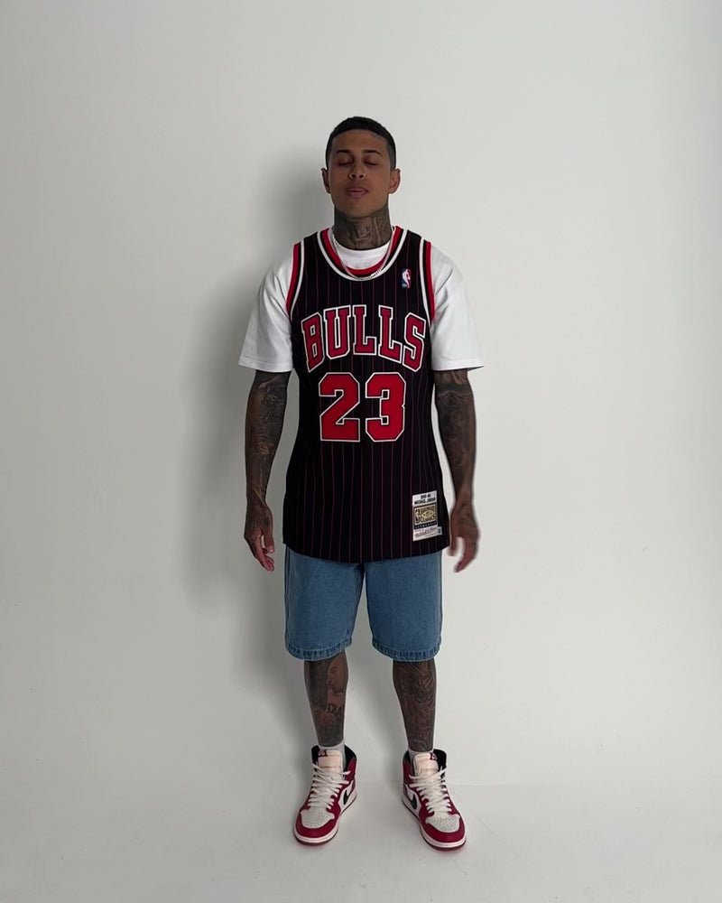 Chicago Bulls Michael Jordan '95-'96 #23 Authentic Jersey slider