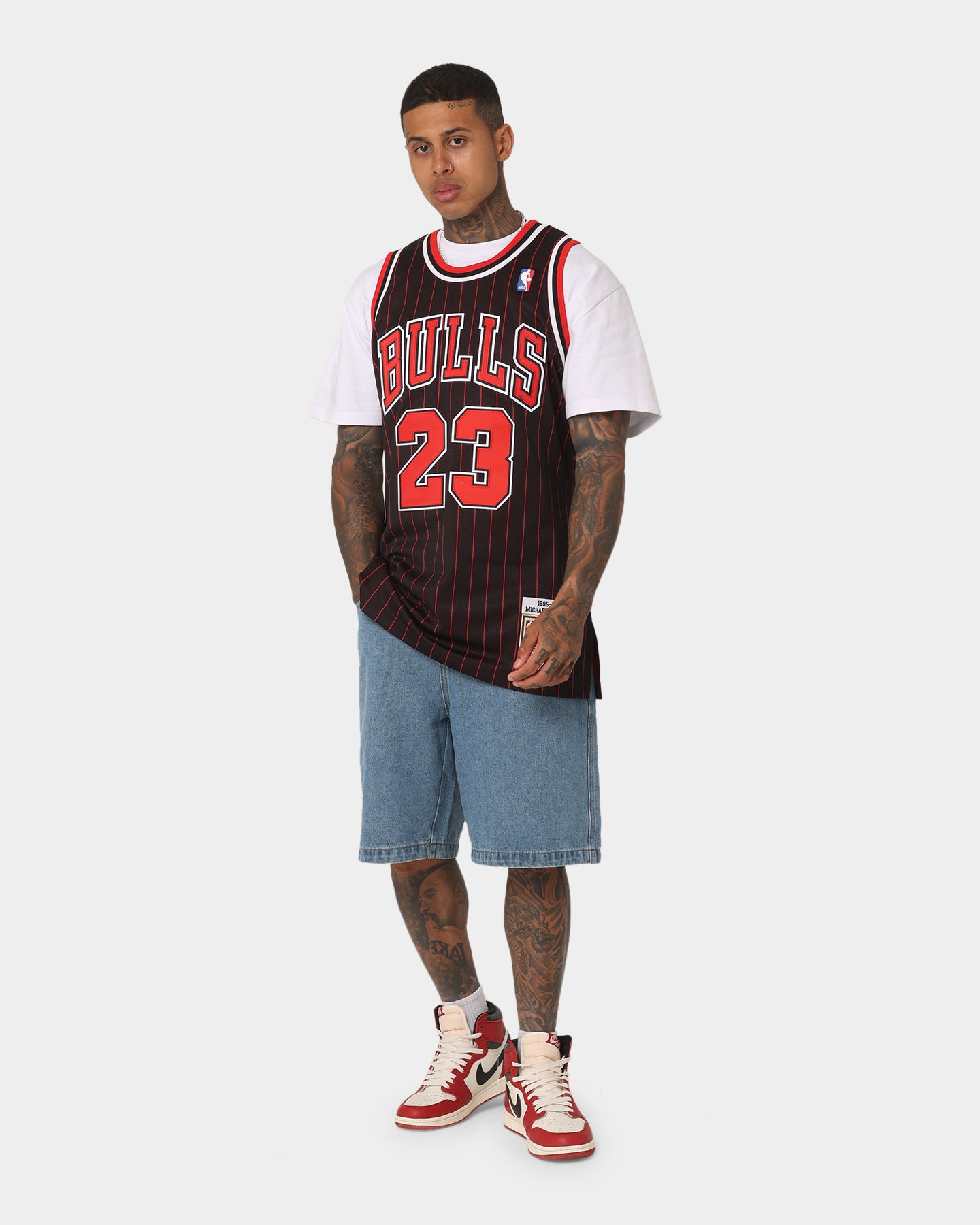 Chicago Bulls Michael Jordan '95-'96 #23 Authentic Jersey slider