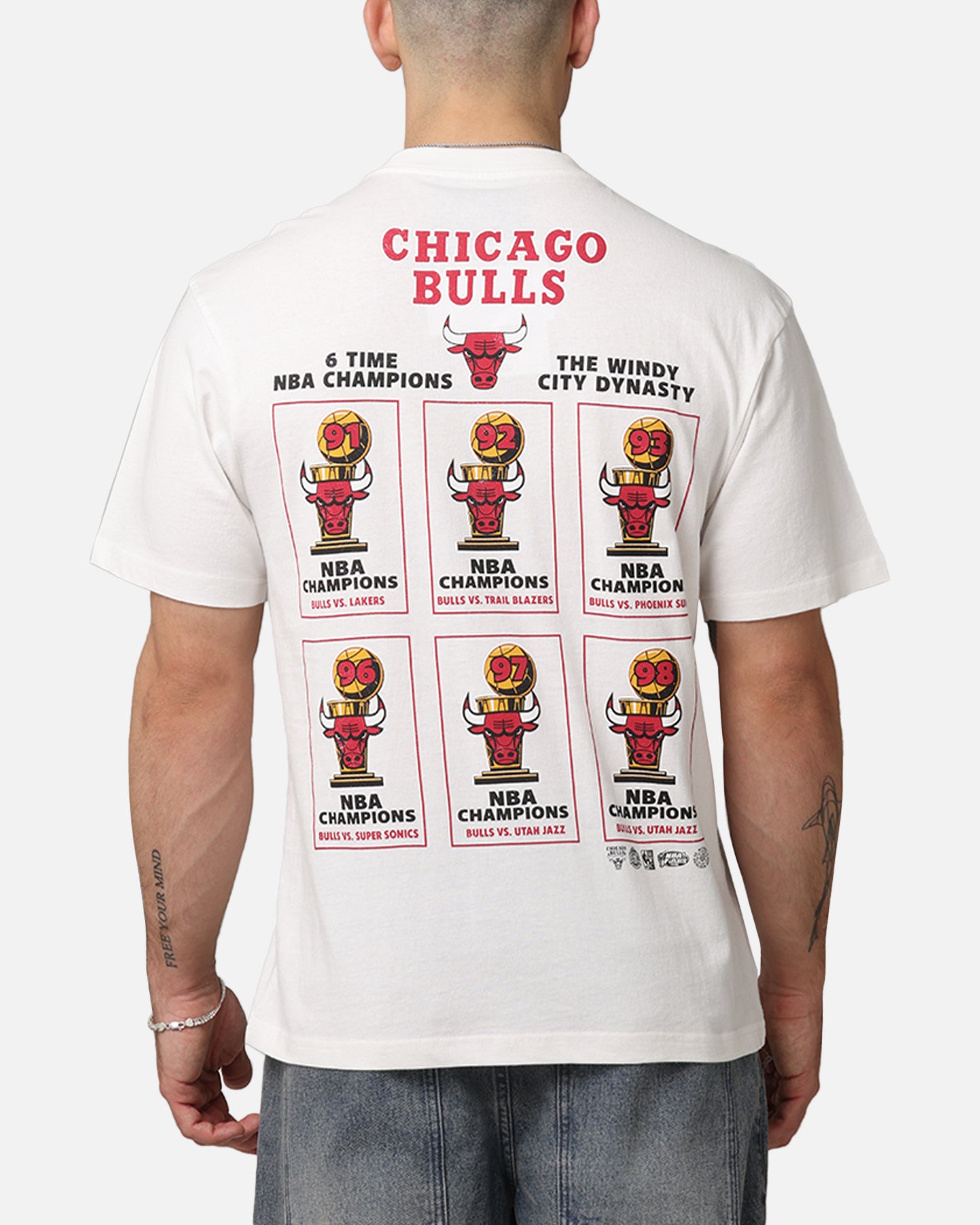 Chicago Bulls 'UNC To Chicago' Stadium Banner T-Shirt slider