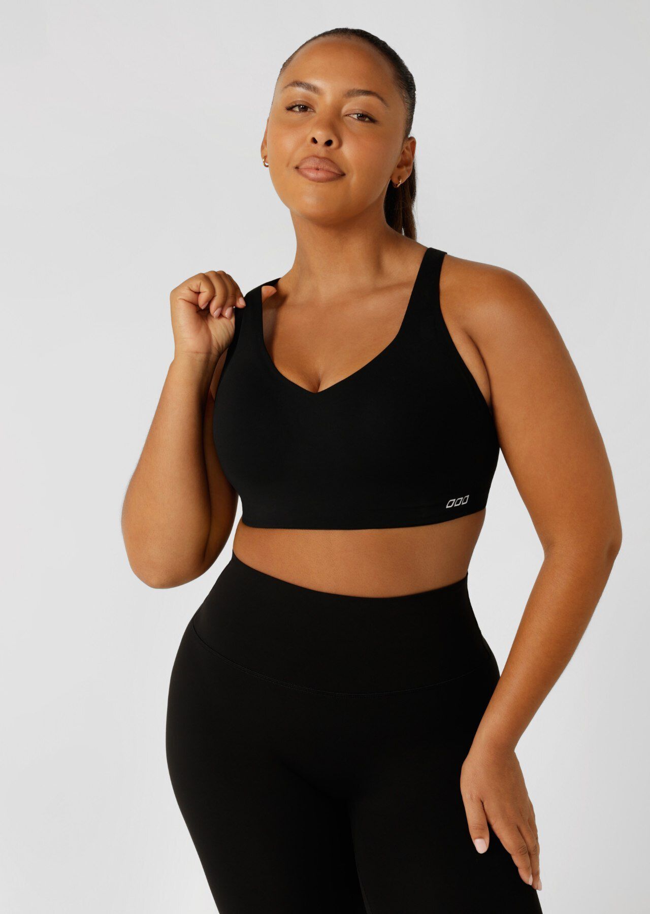 Curve Control Moulded Sports Bra - Black slider