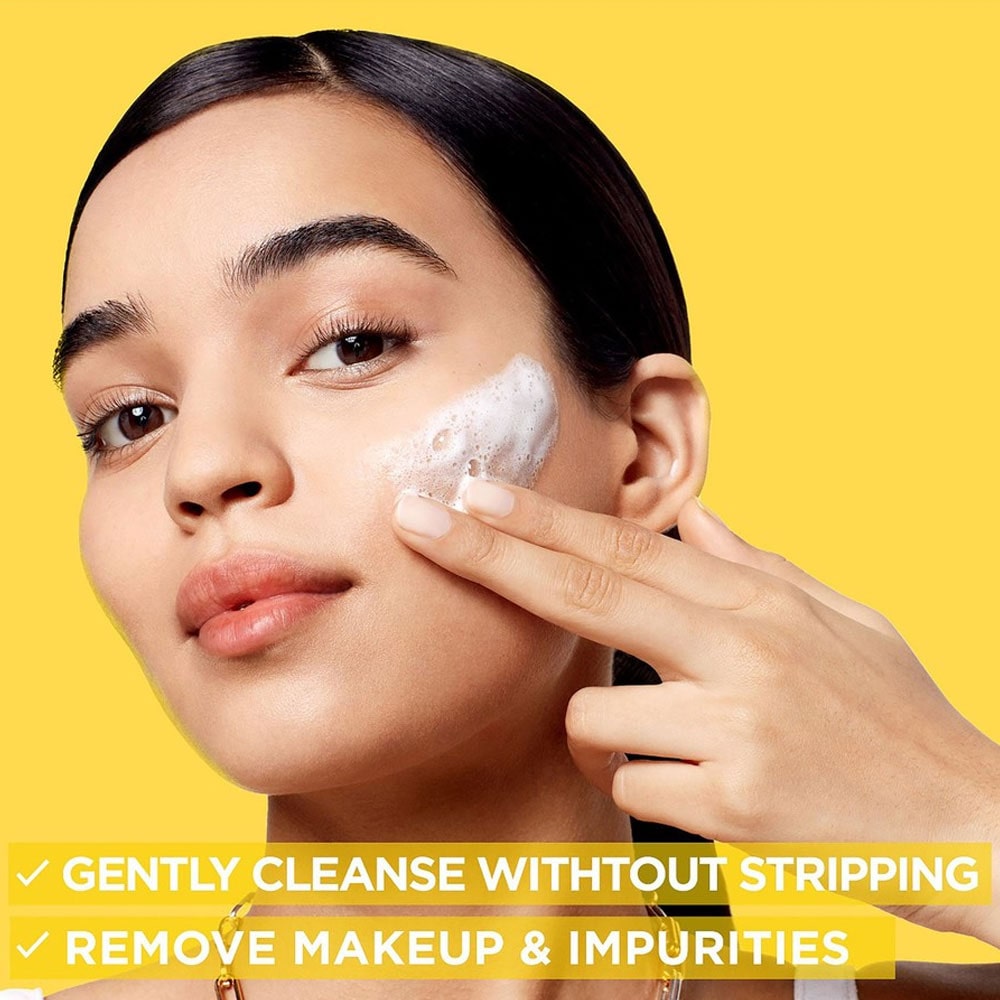 Garnier Skin Active Brightening Vitamin C Cream Cleanser 250ml slider