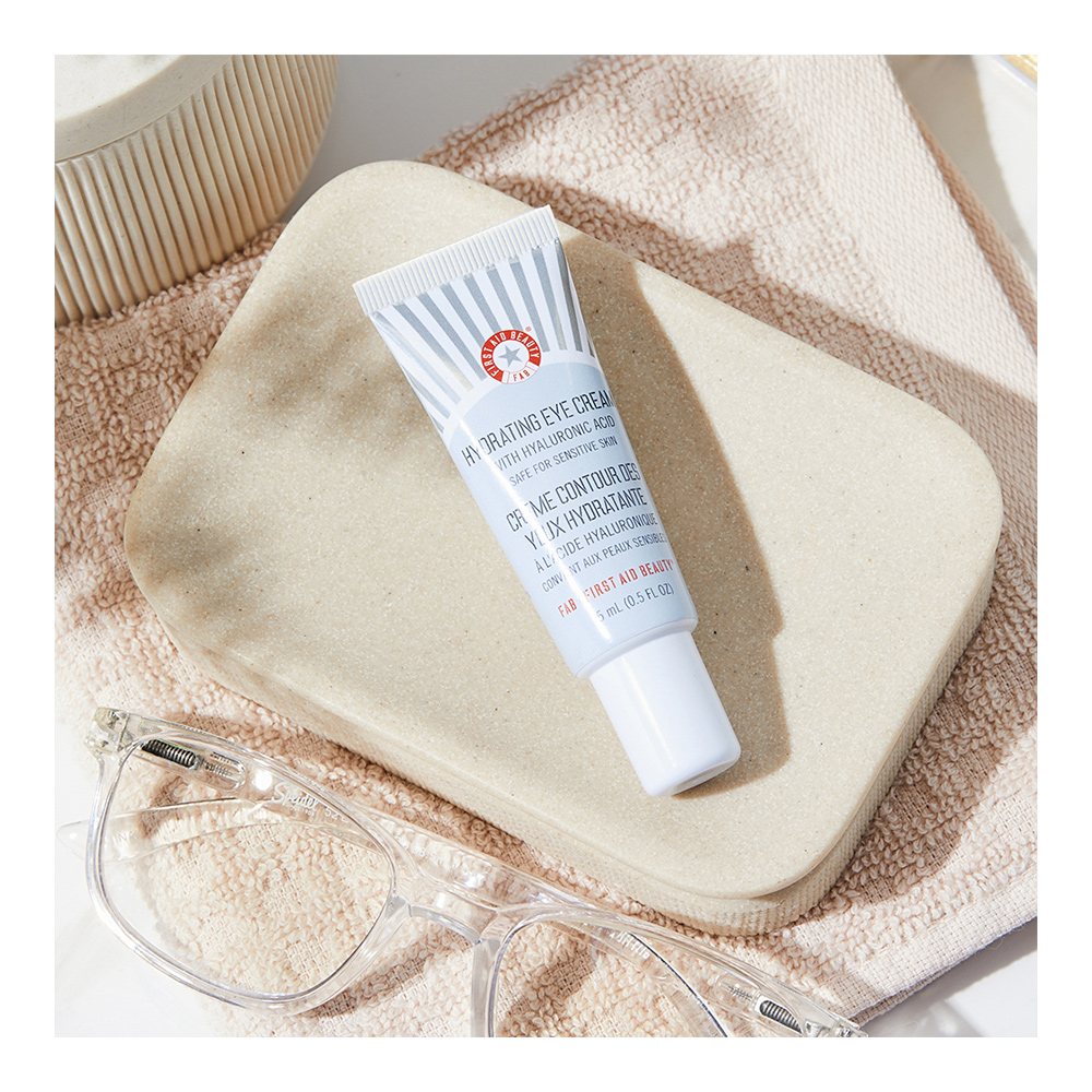 Hydrating Eye Cream With Hyaluronic Acid slider