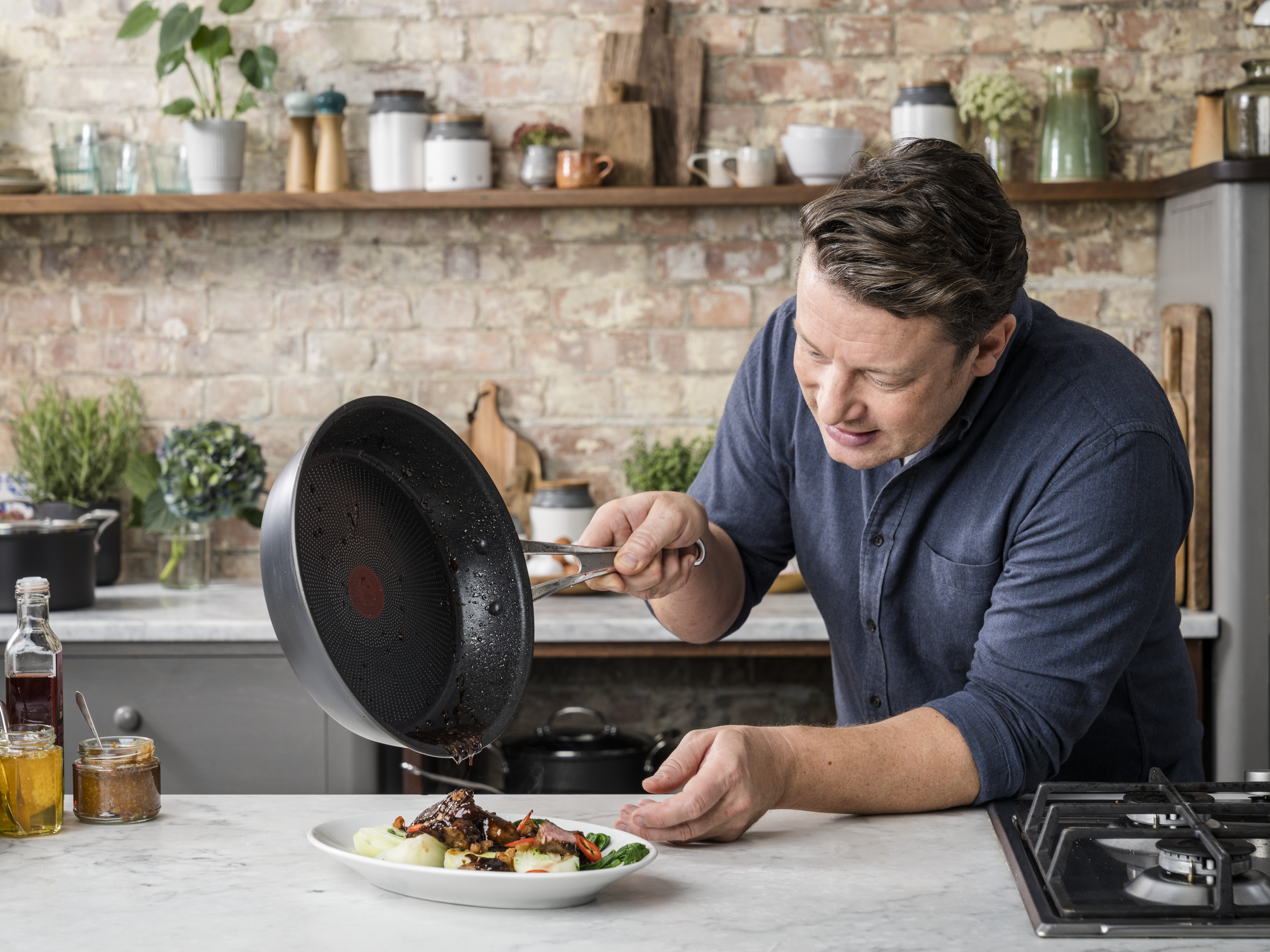 Jamie Oliver by Tefal Cooks Classic Non-Stick Induction Hard Anodised Twinpack Frypan Set 24/28cm slider