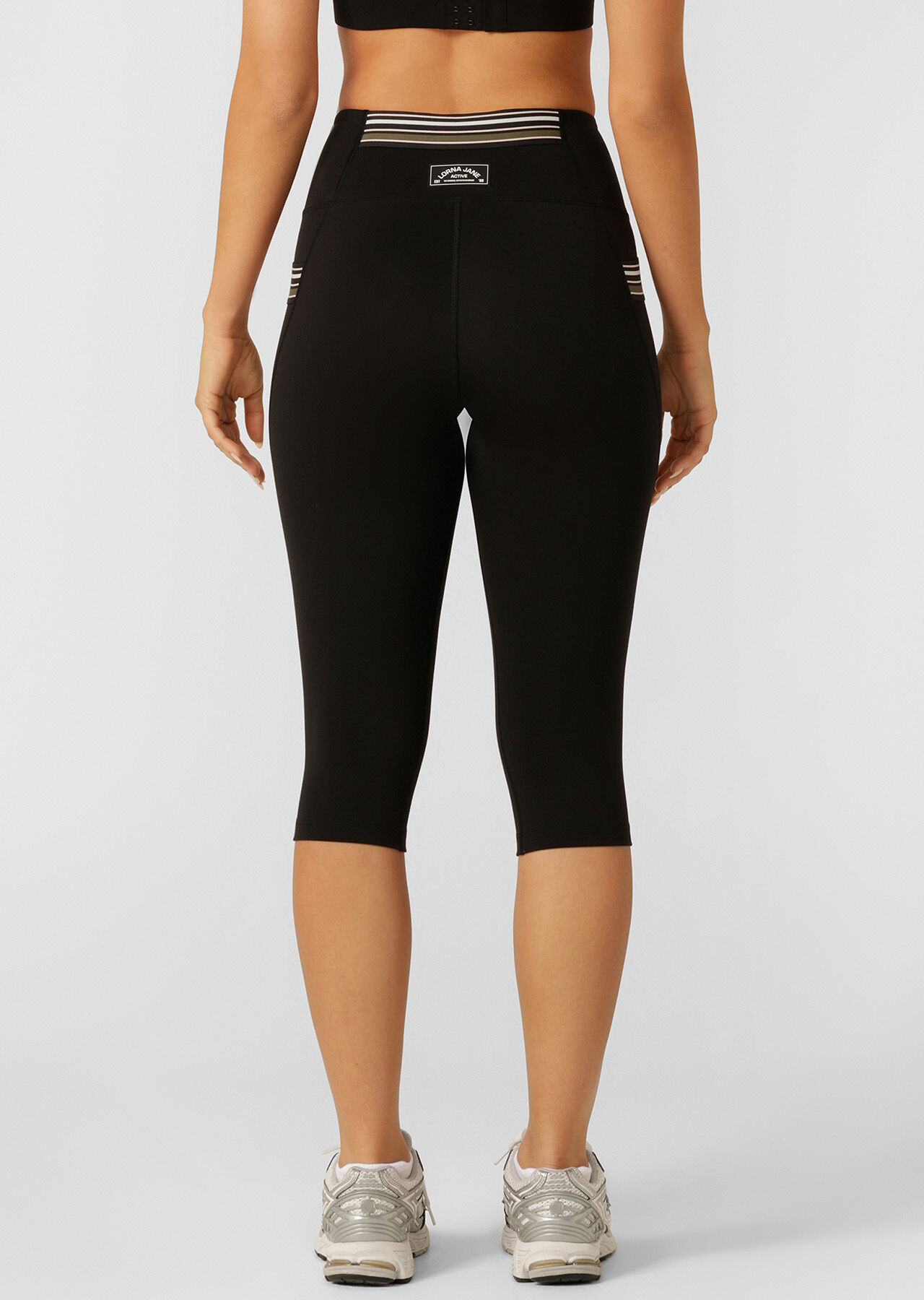 Swift 3 Pocket 3/4 Leggings - Black slider