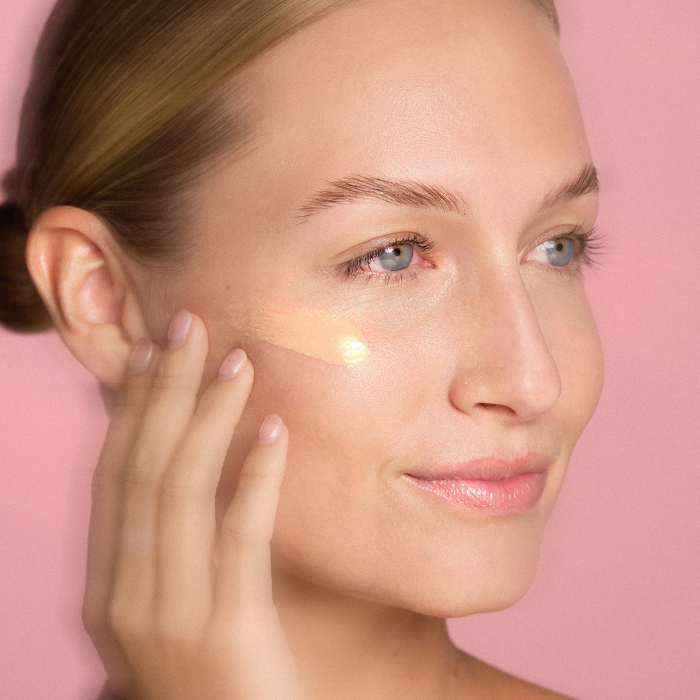 Illuminating Tinted Moisturiser SPF15 slider