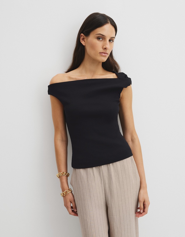Twist Shoulder Top - Black