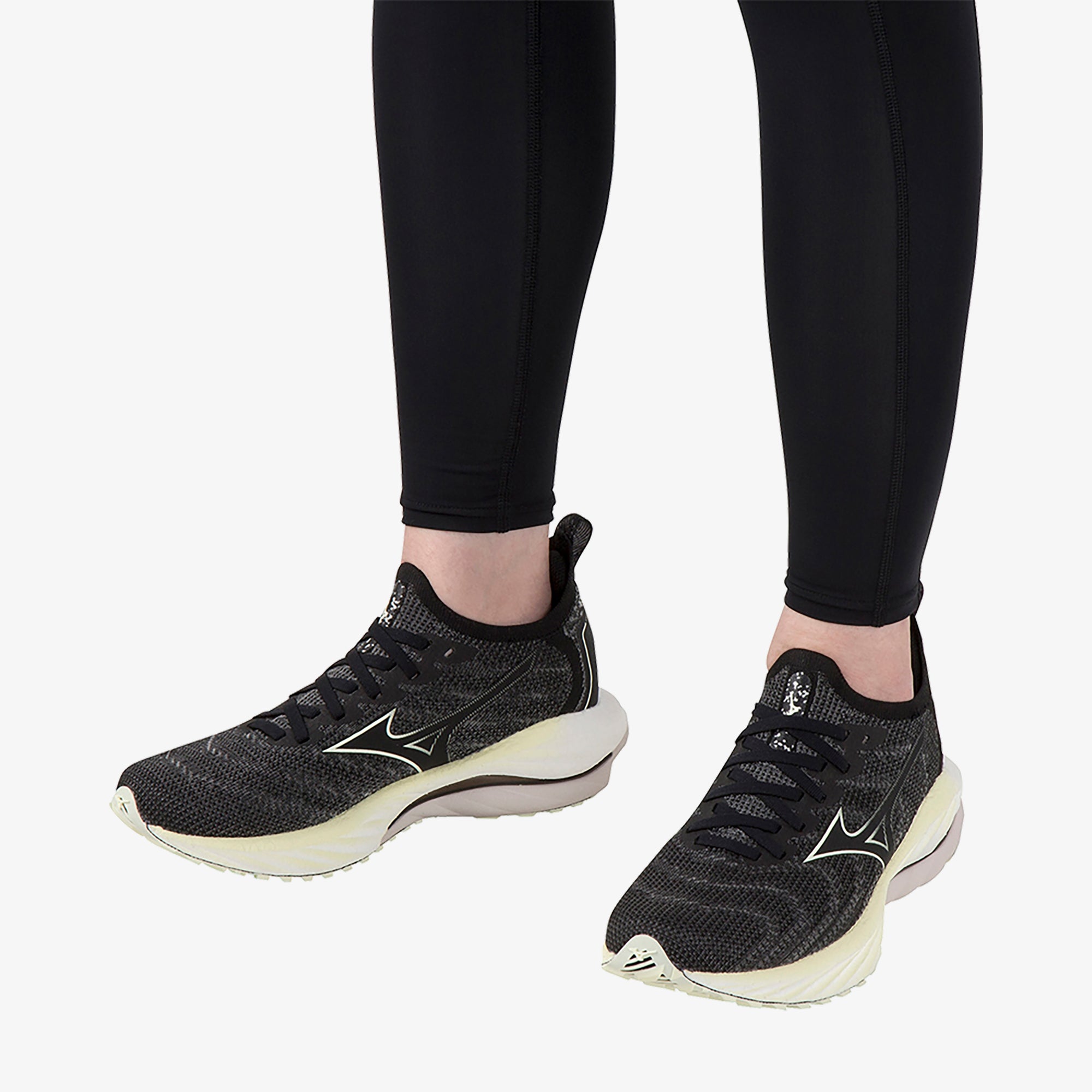 WAVE NEO WINDWomen's Running - Undyed Black (72) slider